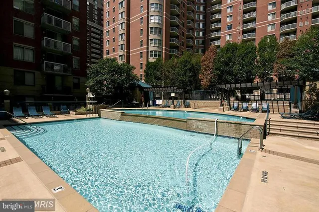 $2,400 | 3835 9th Street North, Unit 602E, Arlington, VA 22203