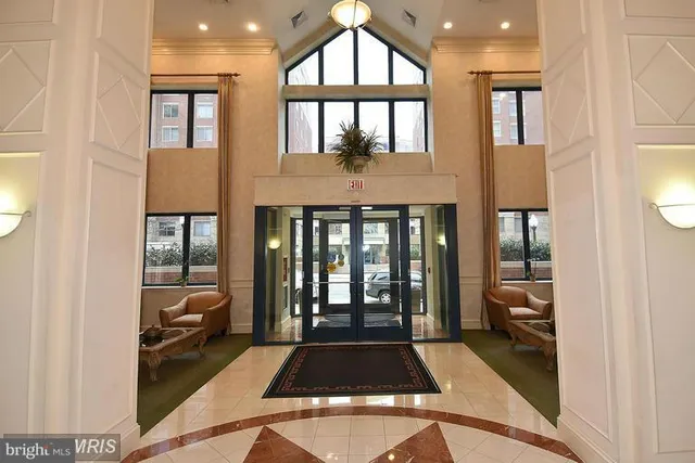 $2,400 | 3835 9th Street North, Unit 602E, Arlington, VA 22203