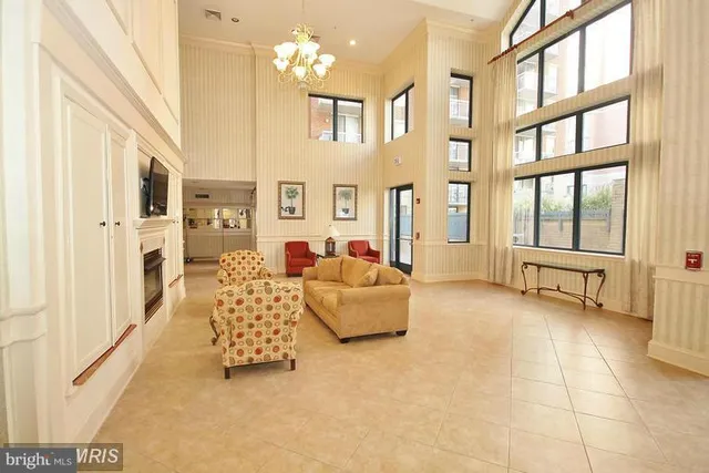 $2,400 | 3835 9th Street North, Unit 602E, Arlington, VA 22203