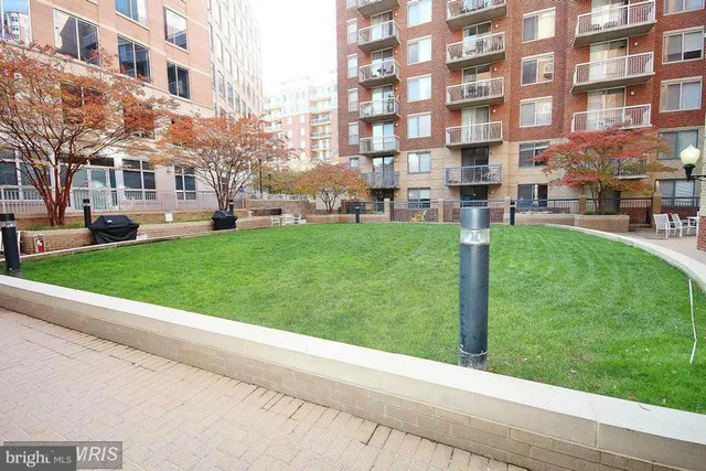 $2,400 | 3835 9th Street North, Unit 602E, Arlington, VA 22203