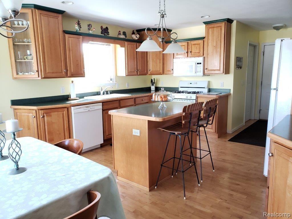 5294 West Oregon Road Lapeer, MI 48446 - Photo 33 of 78 Kitchen (2).jpg