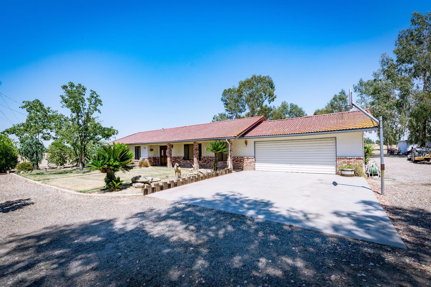 17435 La Canada Road Madera, CA 93636 - Photo 2 of 33 Gallery Image 2