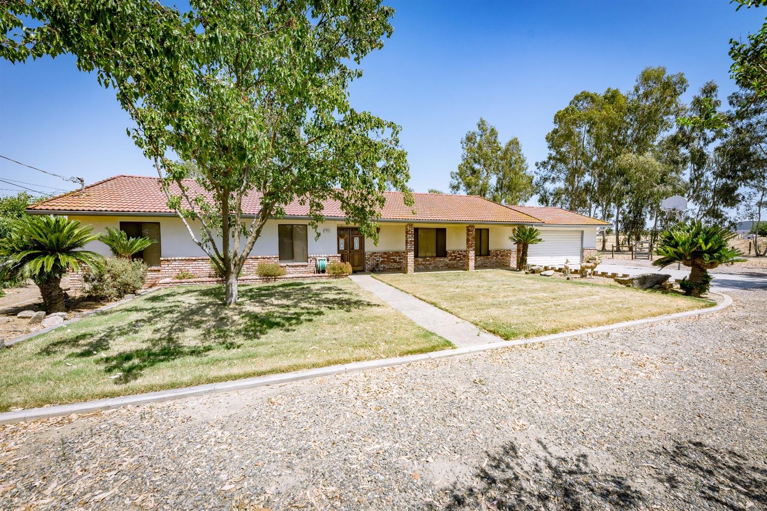 17435 La Canada Road Madera, CA 93636 - Photo 3 of 33 Gallery Image 3