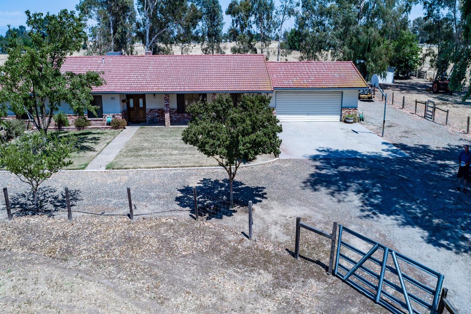 17435 La Canada Road Madera, CA 93636 - Photo 4 of 33 Gallery Image 4