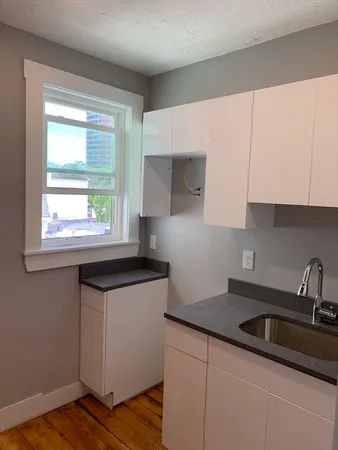 $2,000 | 8 Beethoven Street, Unit 3L, Boston, MA 02119