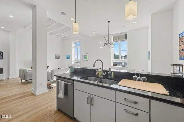 $600,000 | 103 West Main Street, Unit 305, Durham, NC 27701