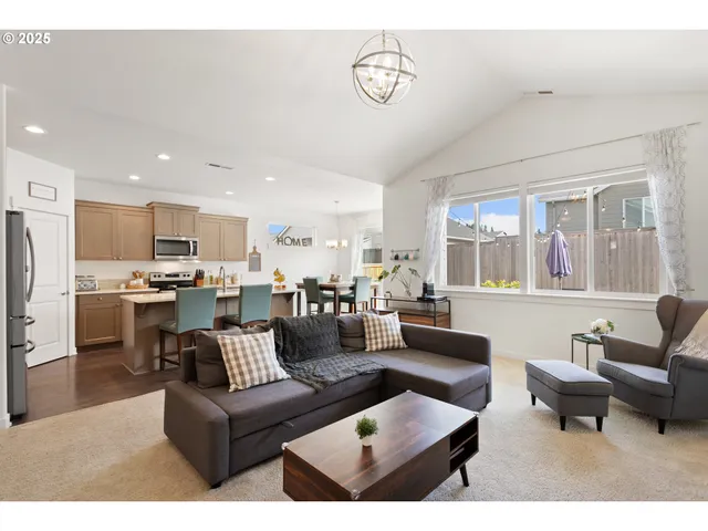 $474,900 | 1300 North Broadway Street, Estacada, OR 97023