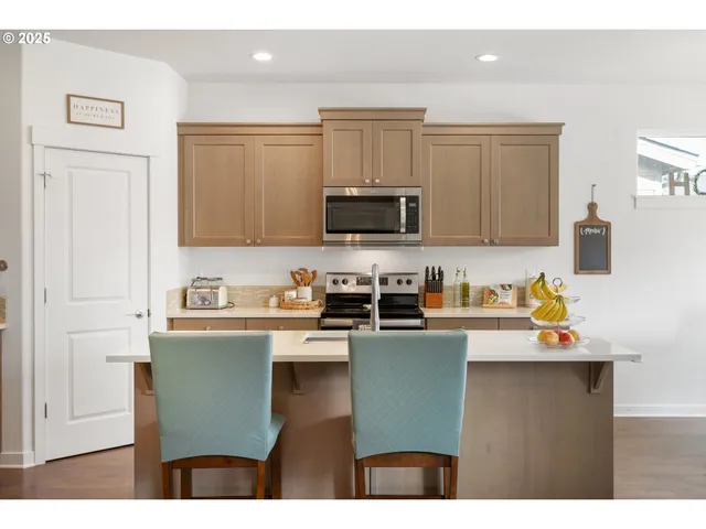 $474,900 | 1300 North Broadway Street, Estacada, OR 97023