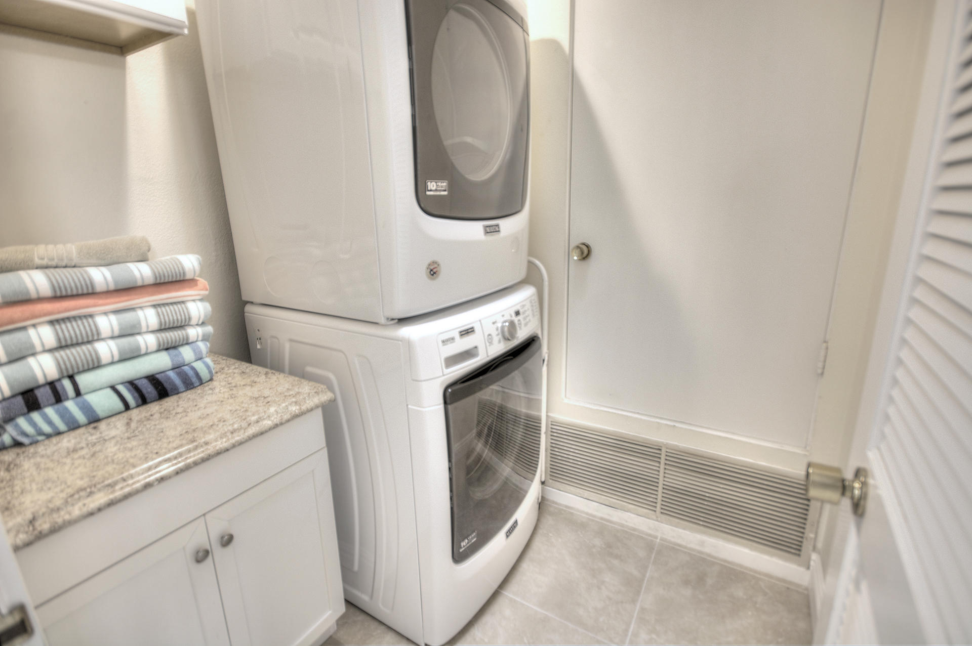 45730 Hopi Road Indian Wells, CA 92210 - Photo 28 of 42 a utility room with a sink a washer and dryer