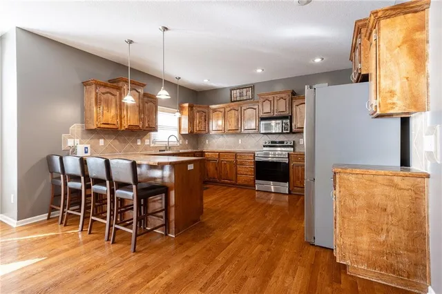 $535,000 | 25609 East 31st Terrace South, Blue Springs, MO 64015