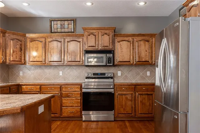 $525,000 | 25609 East 31st Terrace South, Blue Springs, MO 64015