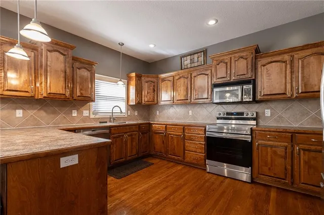 $525,000 | 25609 East 31st Terrace South, Blue Springs, MO 64015