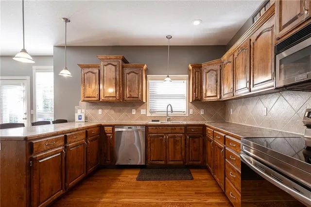 $525,000 | 25609 East 31st Terrace South, Blue Springs, MO 64015