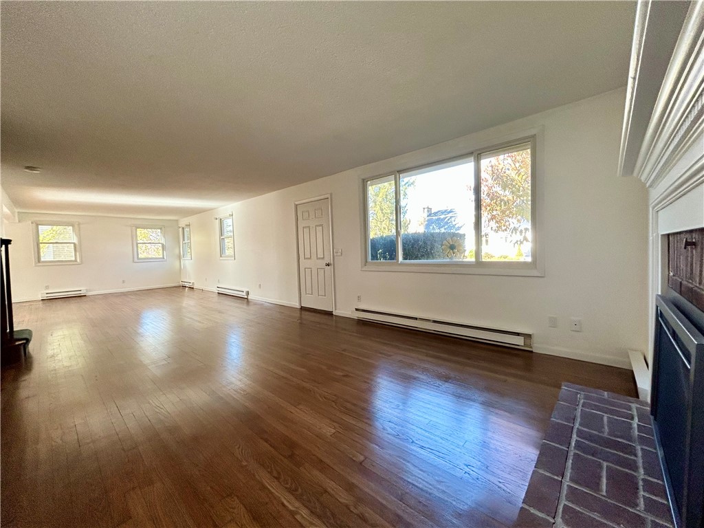 26 Old Pine Road Narragansett, RI 02882 - Photo 3 of 21