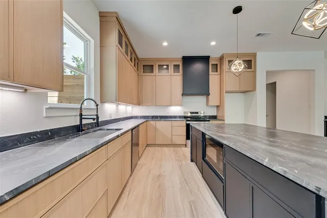 $537,700 | 1318 Nokomis Avenue, Dallas, TX 75224