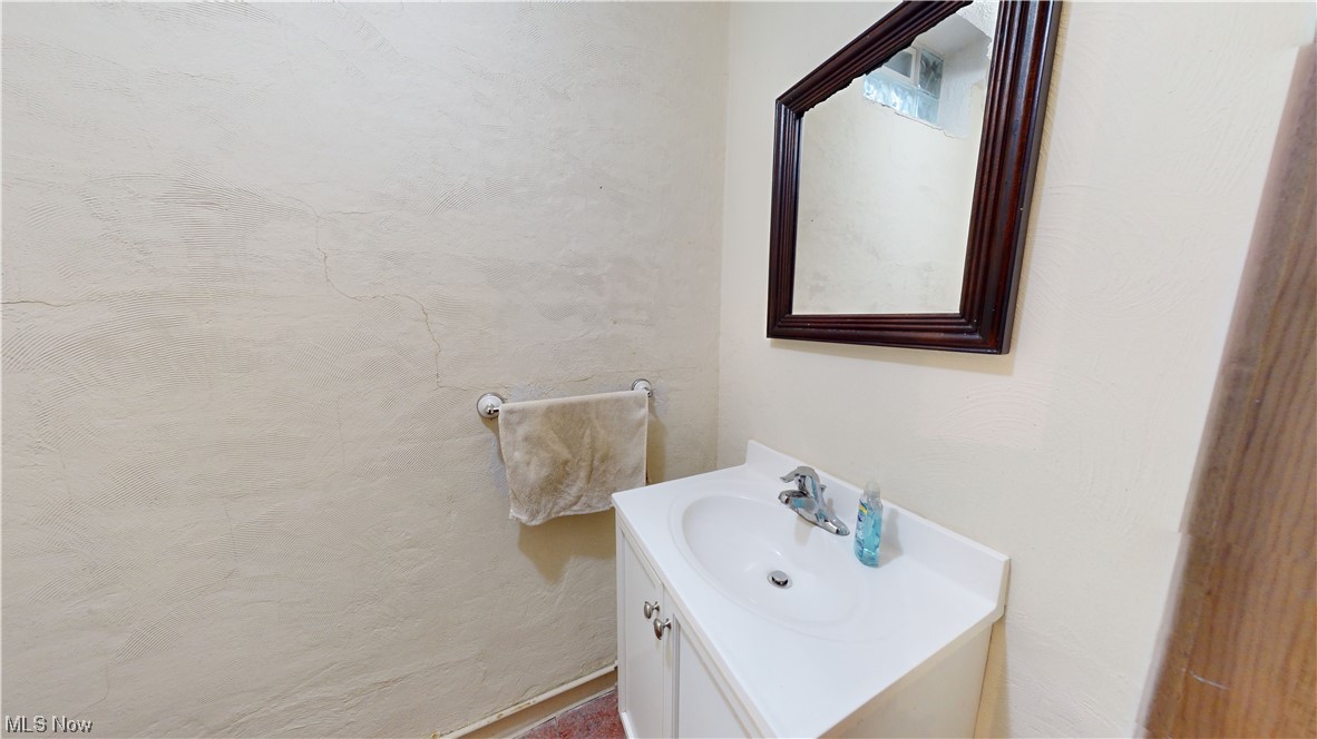 1243 Yellowstone Road Cleveland, OH 44121 - Photo 20 of 28 Bathroom featuring vanity