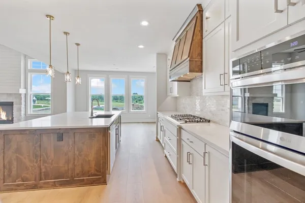 $699,900 | 1811 Halls Creek Avenue, Raymore, MO 64083