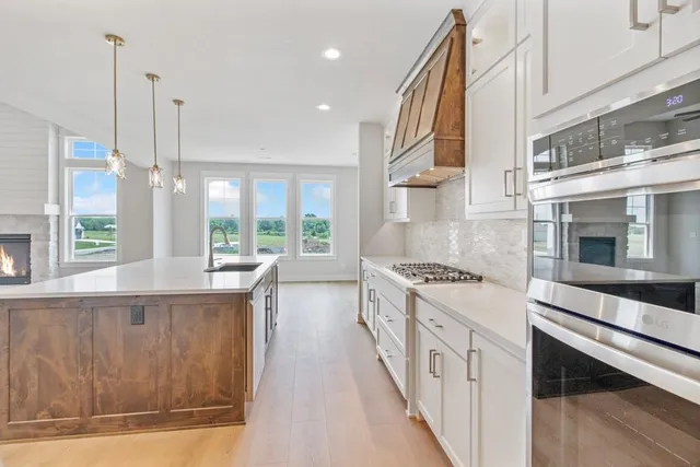 $699,900 | 1811 Halls Creek Avenue, Raymore, MO 64083