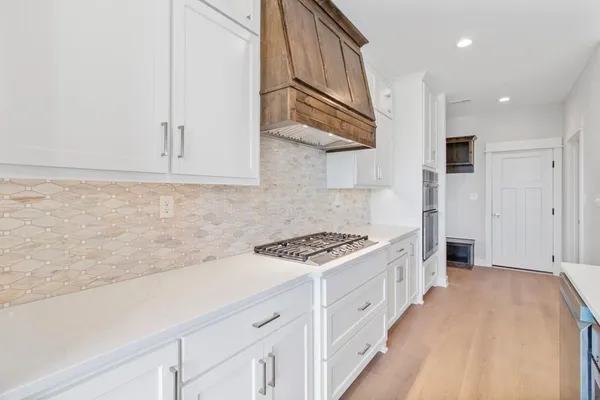 $699,900 | 1811 Halls Creek Avenue, Raymore, MO 64083