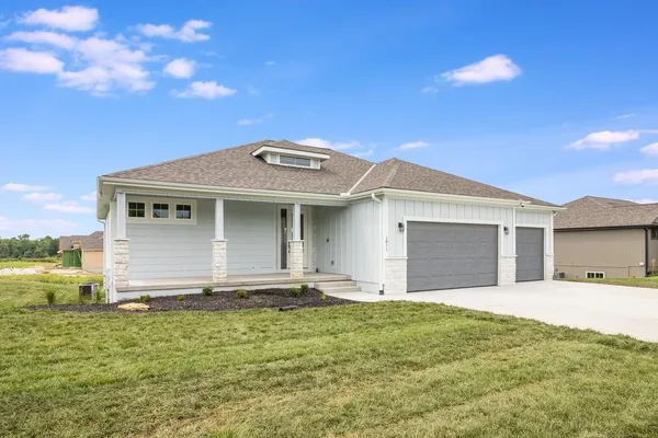 $699,900 | 1811 Halls Creek Avenue, Raymore, MO 64083