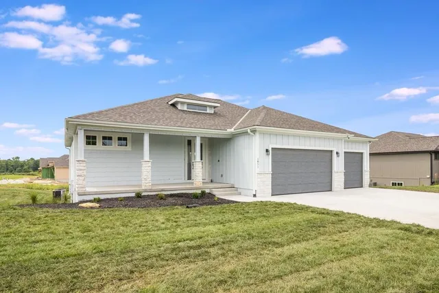 $699,900 | 1811 Halls Creek Avenue, Raymore, MO 64083