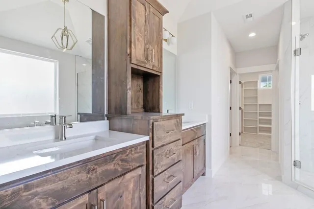 $699,900 | 1811 Halls Creek Avenue, Raymore, MO 64083