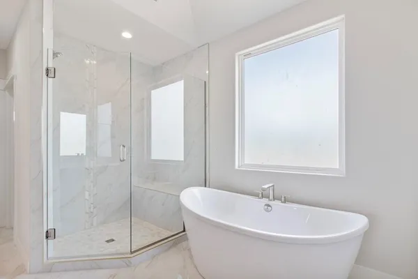 $699,900 | 1811 Halls Creek Avenue, Raymore, MO 64083