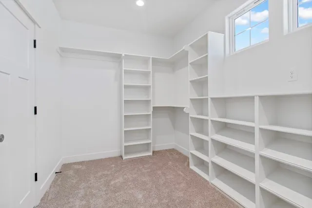 $699,900 | 1811 Halls Creek Avenue, Raymore, MO 64083