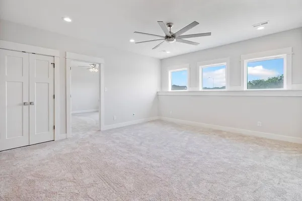 $699,900 | 1811 Halls Creek Avenue, Raymore, MO 64083