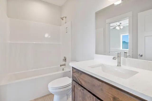 $699,900 | 1811 Halls Creek Avenue, Raymore, MO 64083