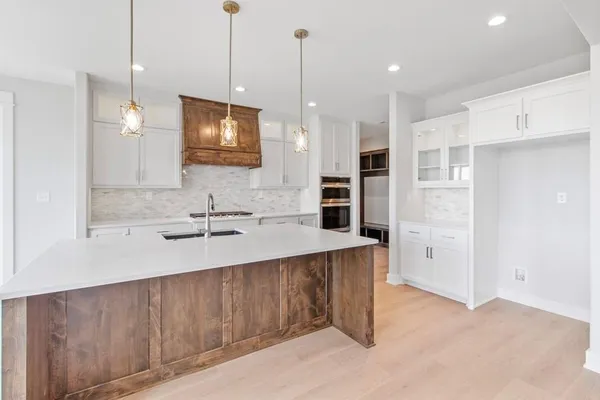 $699,900 | 1811 Halls Creek Avenue, Raymore, MO 64083