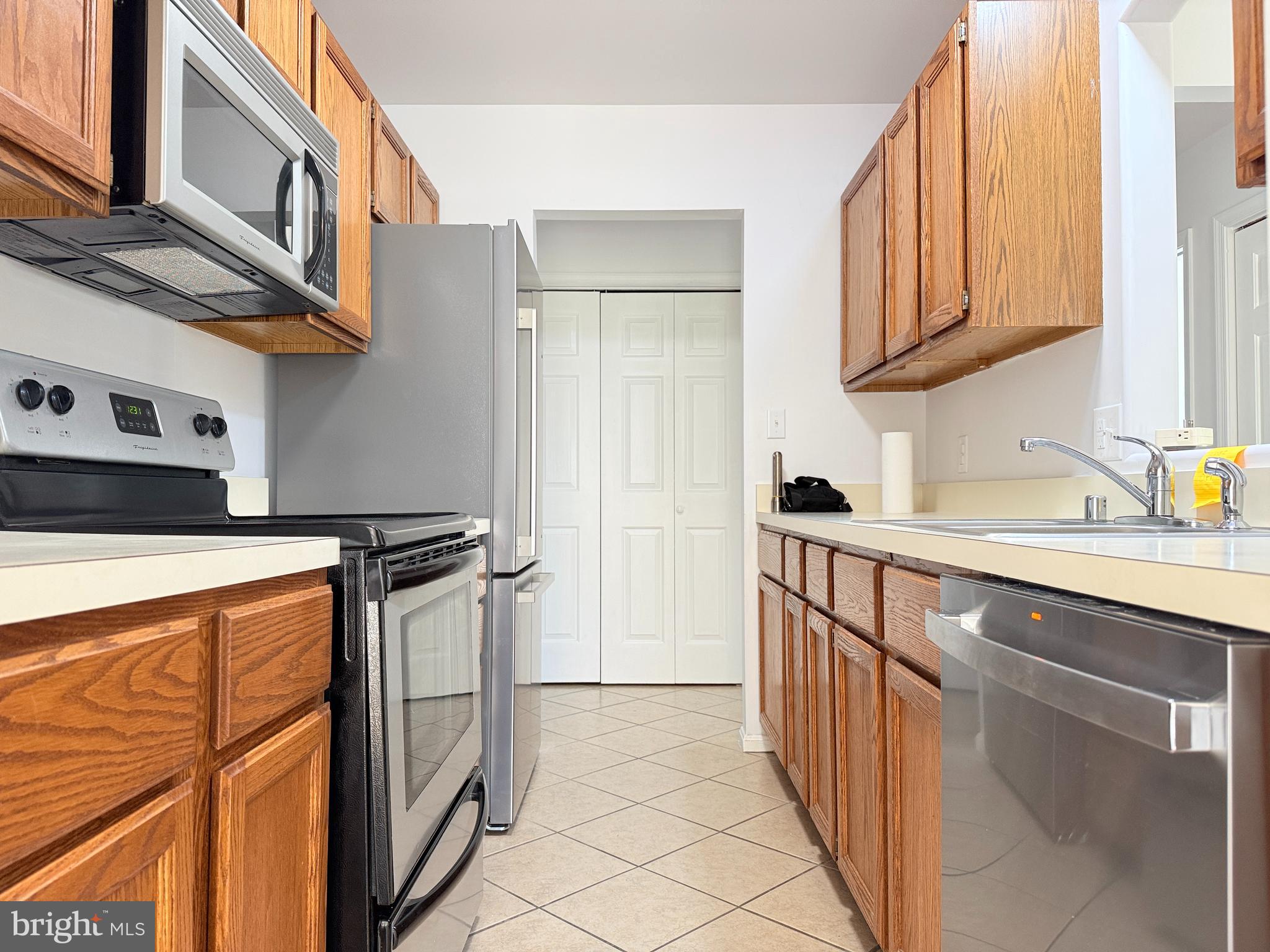 400 Franklin Street Georgetown, DE 19947 - Photo 10 of 10 a kitchen with stainless steel appliances granite countertop a refrigerator and a stove top oven