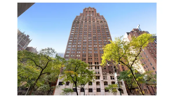 $3,500 | 320 East 42nd Street, Unit 1901 | Murray Hill