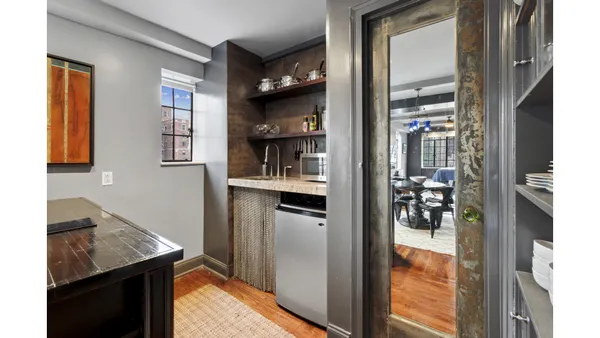 $3,500 | 320 East 42nd Street, Unit 1901 | Murray Hill