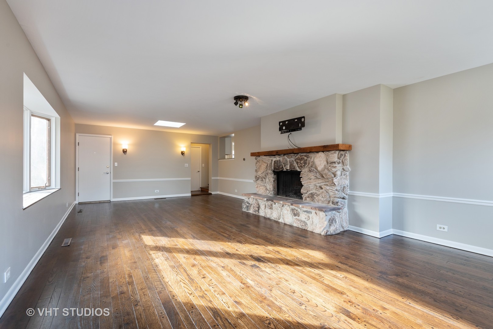 263 Riverside Drive Northfield, IL 60093 - Photo 8 of 17 a view of a livingroom with furniture and a fireplace