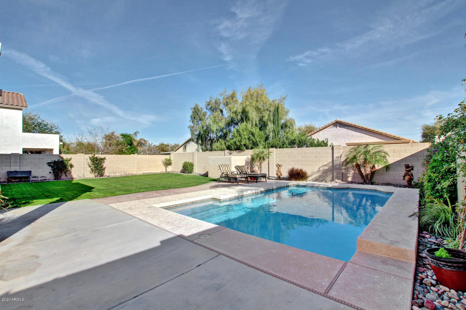 2010 West Carson Road Phoenix, AZ 85041 - Photo 11 of 12 alberca