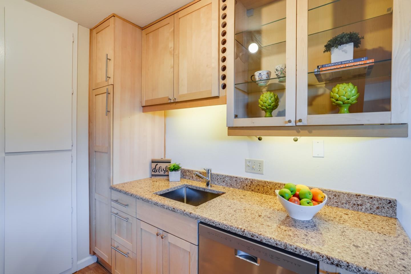2530 West Middlefield Road Mountain View, CA 94043 - Photo 12 of 34 Gallery Image 12