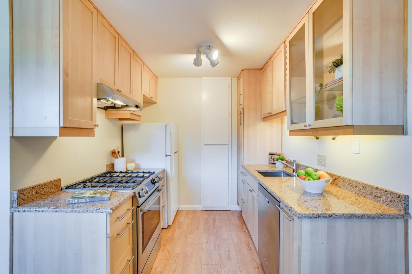 2530 West Middlefield Road Mountain View, CA 94043 - Photo 9 of 34 Gallery Image 9