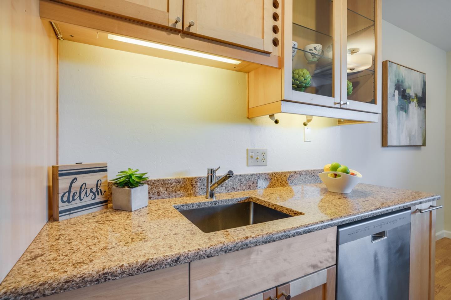 2530 West Middlefield Road Mountain View, CA 94043 - Photo 10 of 34 Gallery Image 10