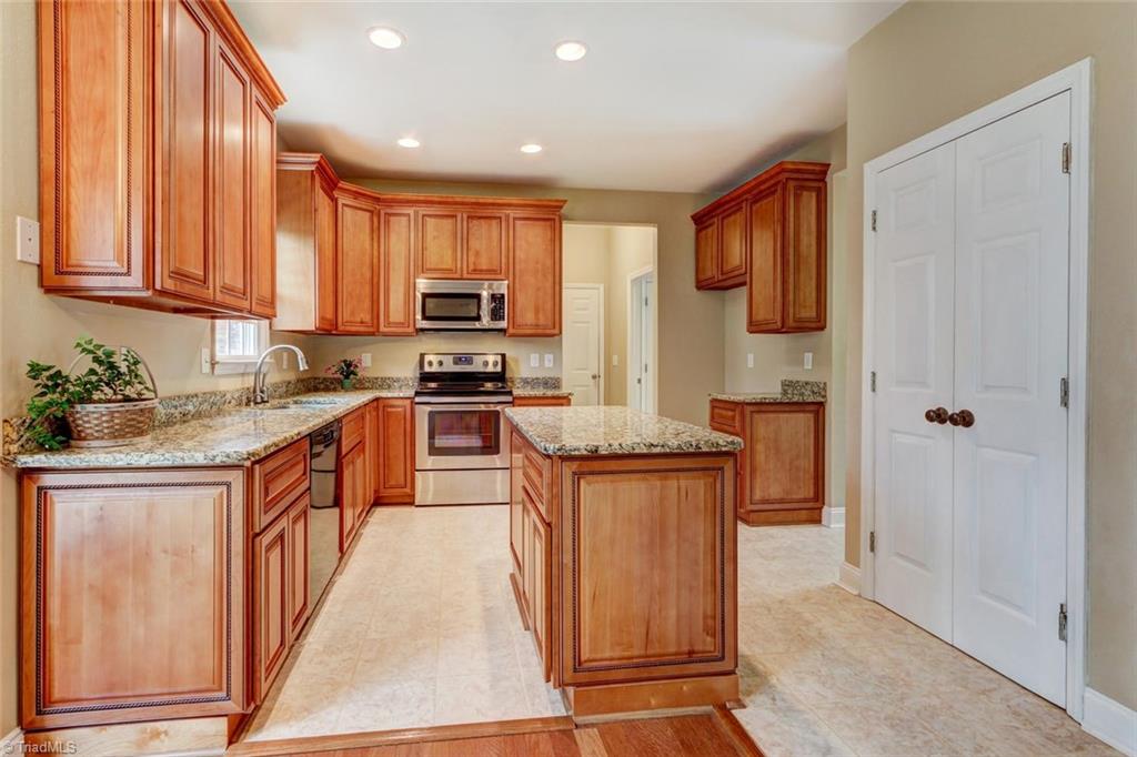 7605 Keating Drive Oak Ridge, NC 27310 - Photo 7 of 30 Gallery Image 7