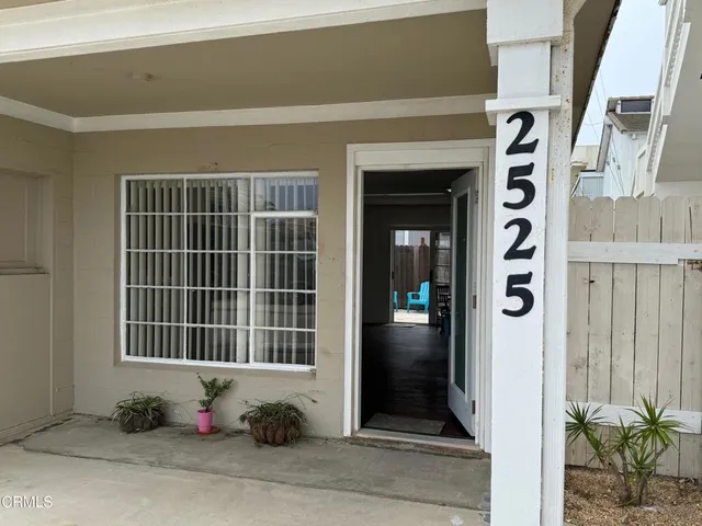 $979,000 | 2525 Roosevelt Boulevard, Oxnard, CA 93035