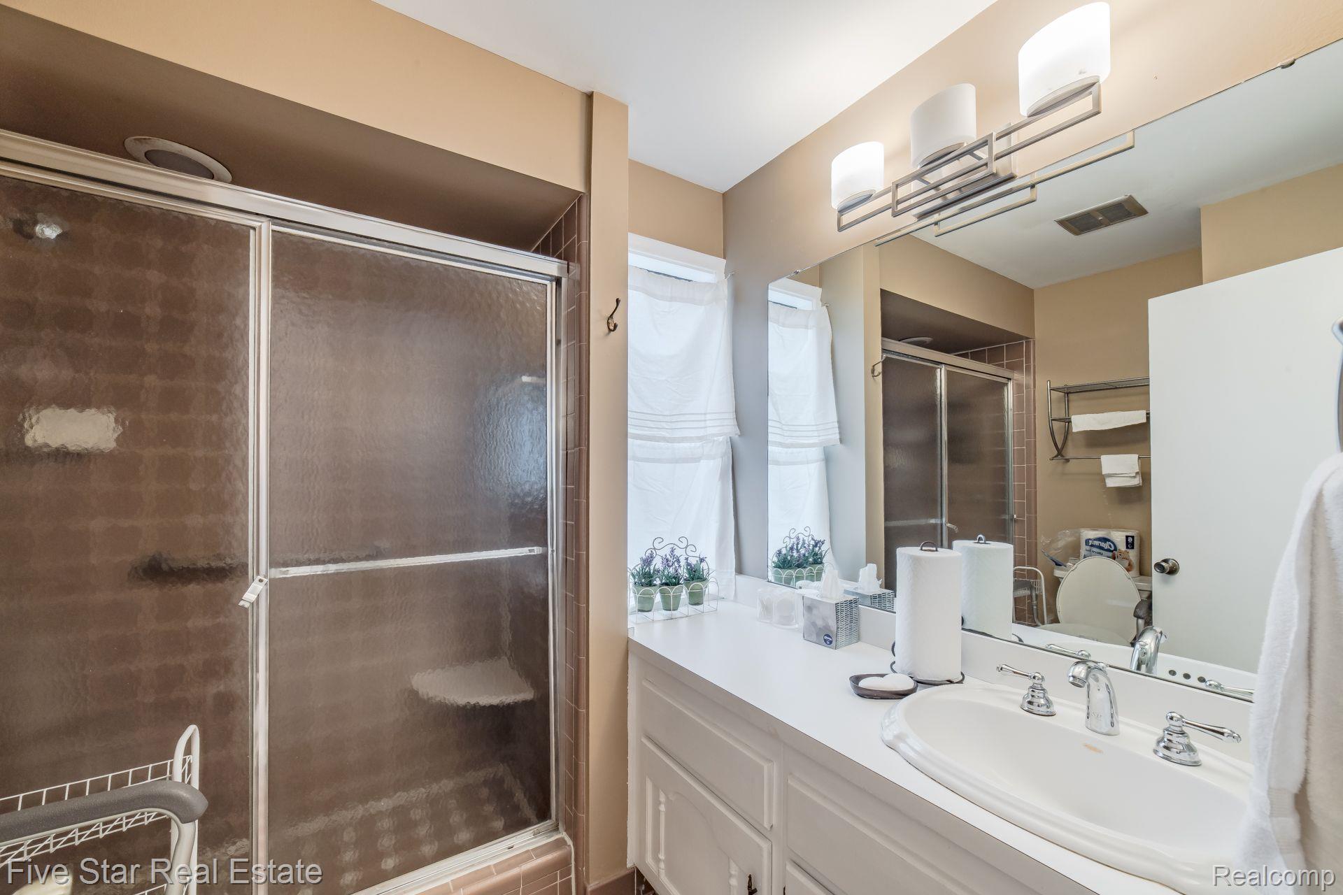 27330 Arborway Road, Unit 1 Southfield, MI 48033 - Photo 20 of 38 Gallery Image 20