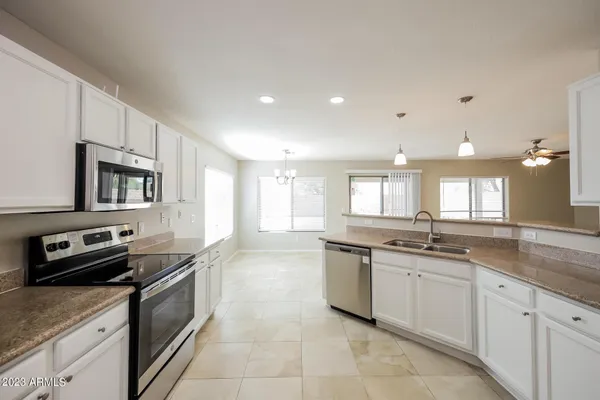 $2,495 | 2255 East Parkside Lane, Phoenix, AZ 85024
