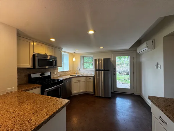 $3,250 | 1216 West 22nd Street, Unit B, Austin, TX 78705