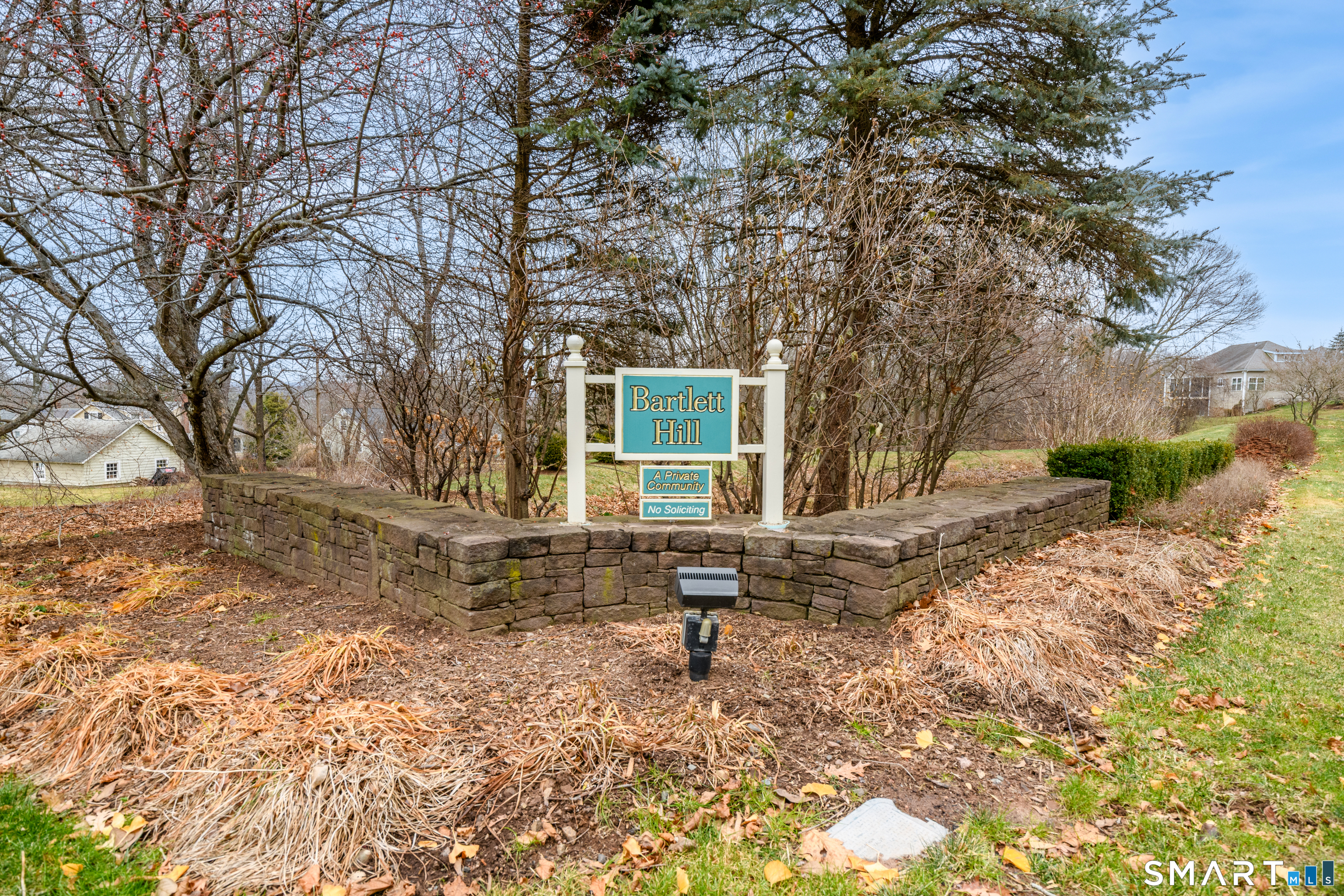 9 Pear Orchard Road, Unit 9 Portland, CT 06480 - Photo 32 of 38 a backyard of a house with table and chairs