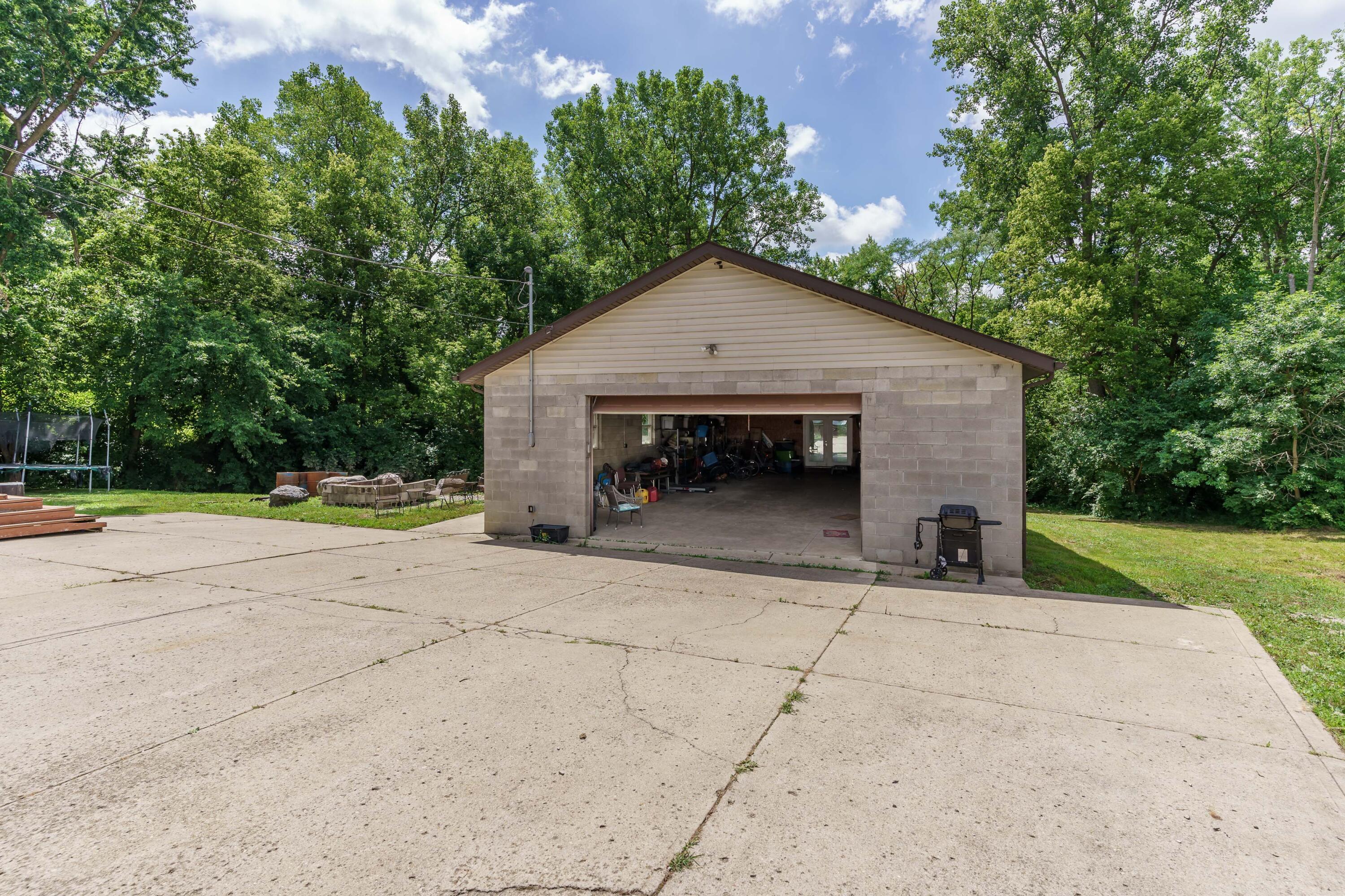 1691 Dyer Road Grove City, OH 43123 - Photo 64 of 108 Enormous Garage