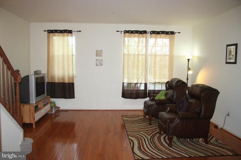 6414 Wind Rider Way Columbia, MD 21045 - Photo 4 of 24 Living Room