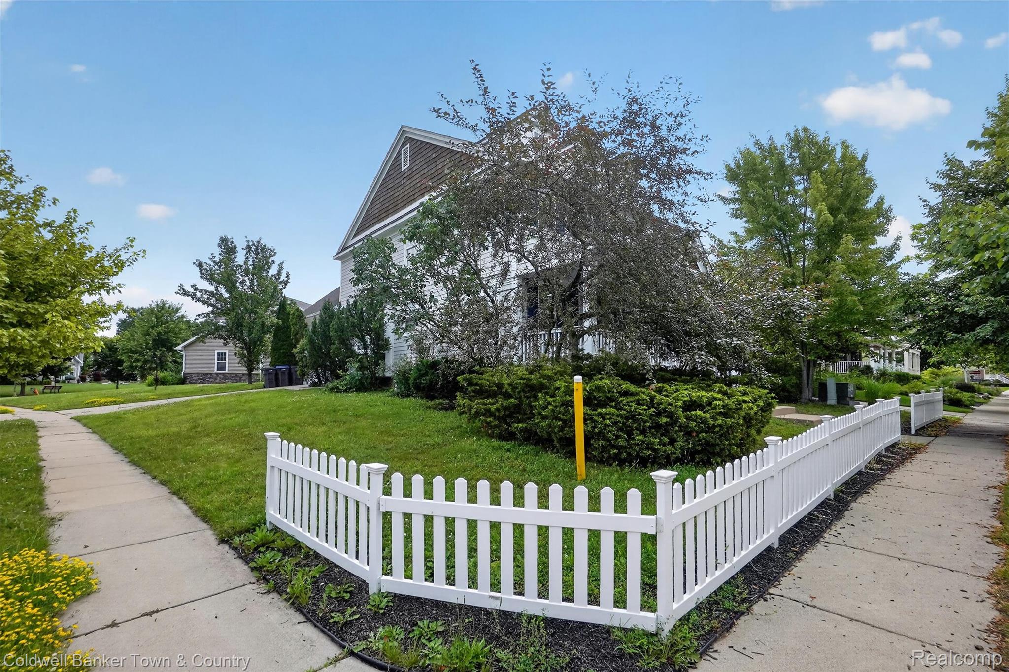 1725 Town Commons Drive Howell, MI 48855 - Photo 52 of 53 52-1725-Town-Commons-Dr-Howell-WindowStill.jpg