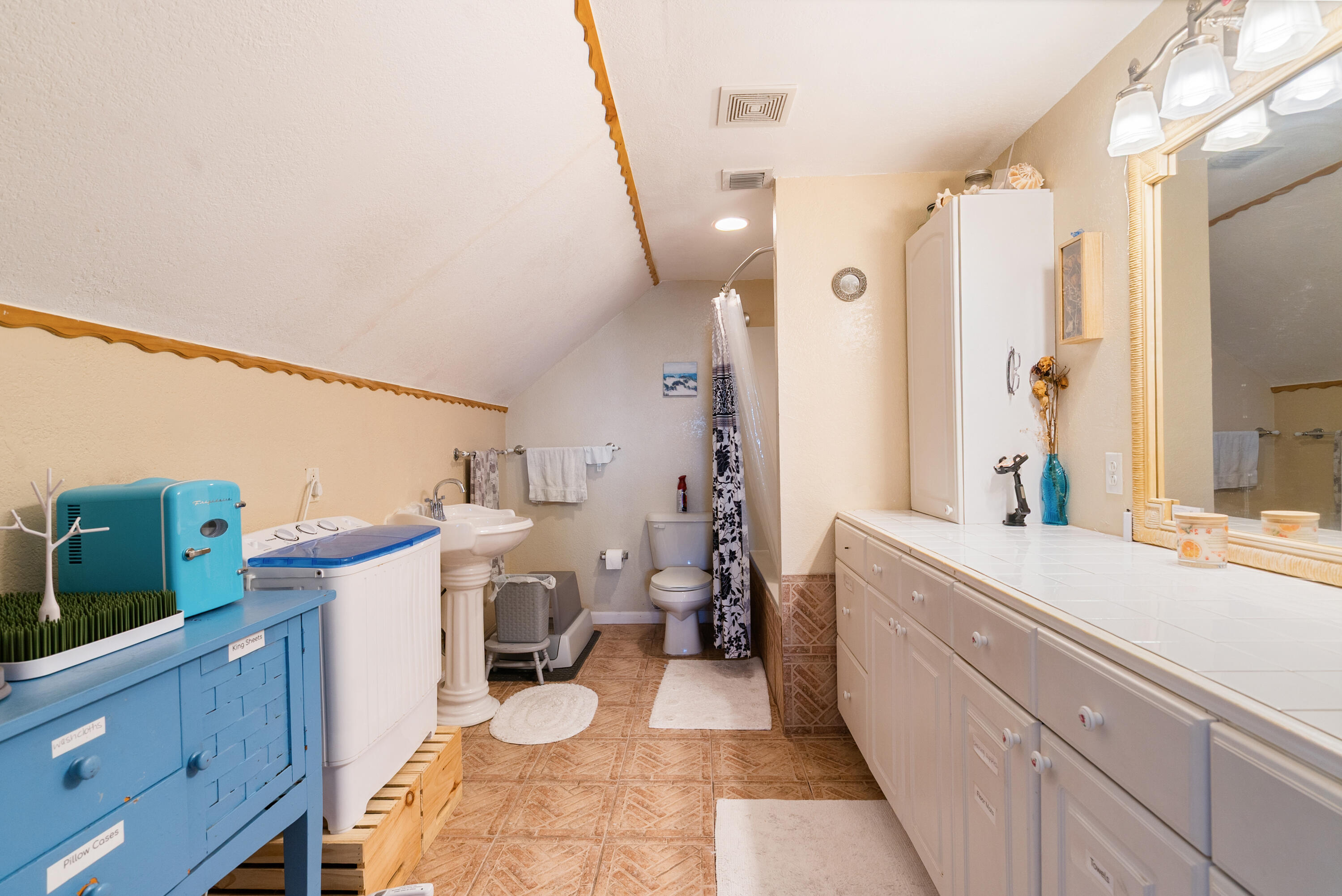 192 2nd Court Key Largo, FL 33037 - Photo 24 of 44 a bathroom with a sink a toilet and shower