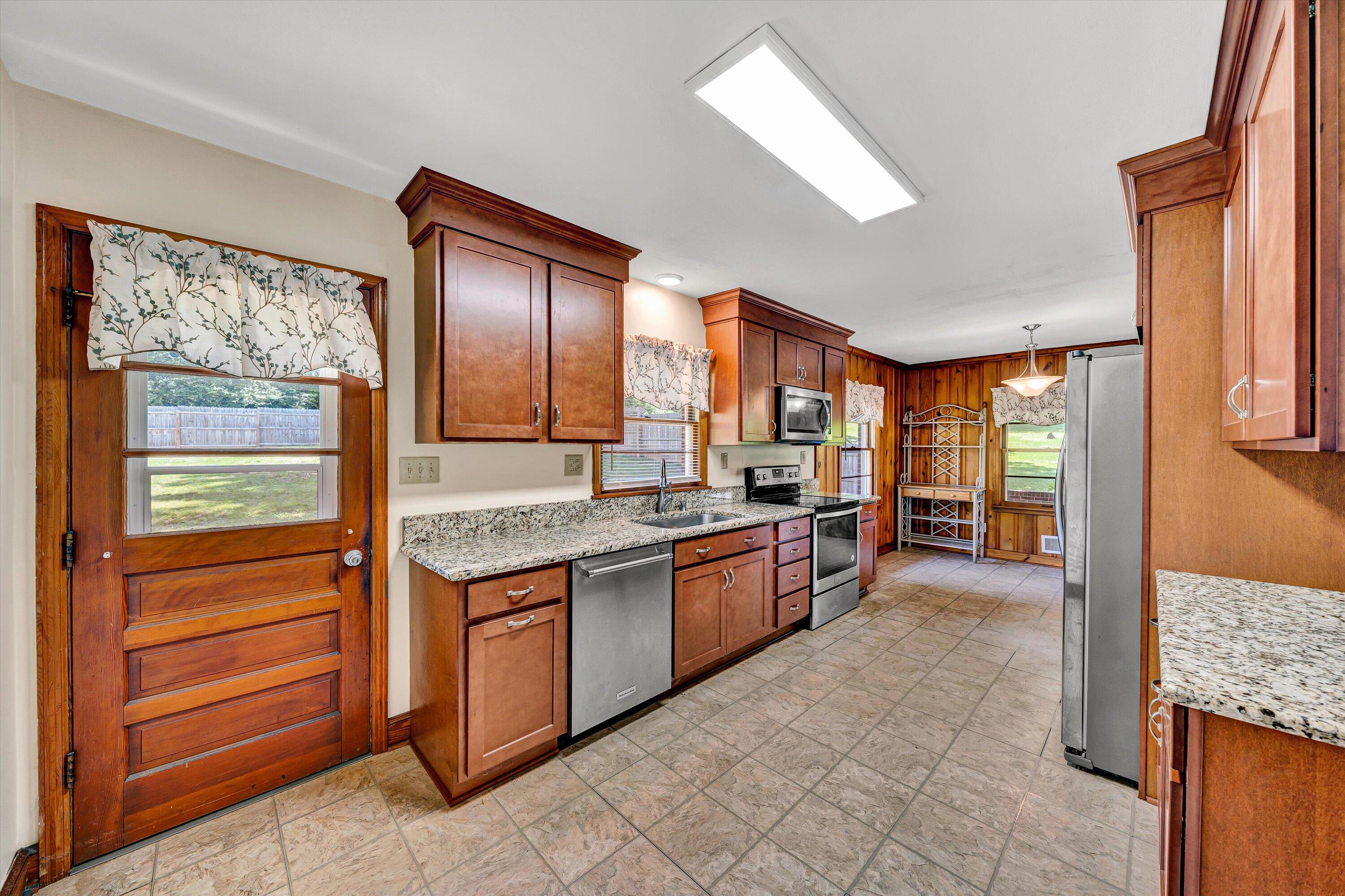 2527 Northminster Road Northwest Roanoke, VA 24012 - Photo 6 of 24 06-SGM-03316